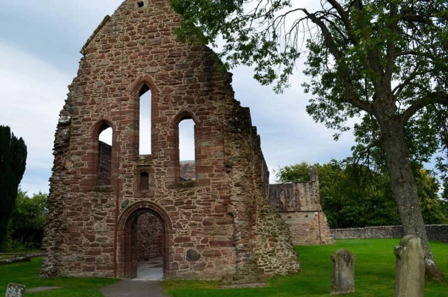 Inverness: Loch Ness, Outlander & Whisky Distillery - Beauly Priory and Lunch Time: When the Tour Becomes Human